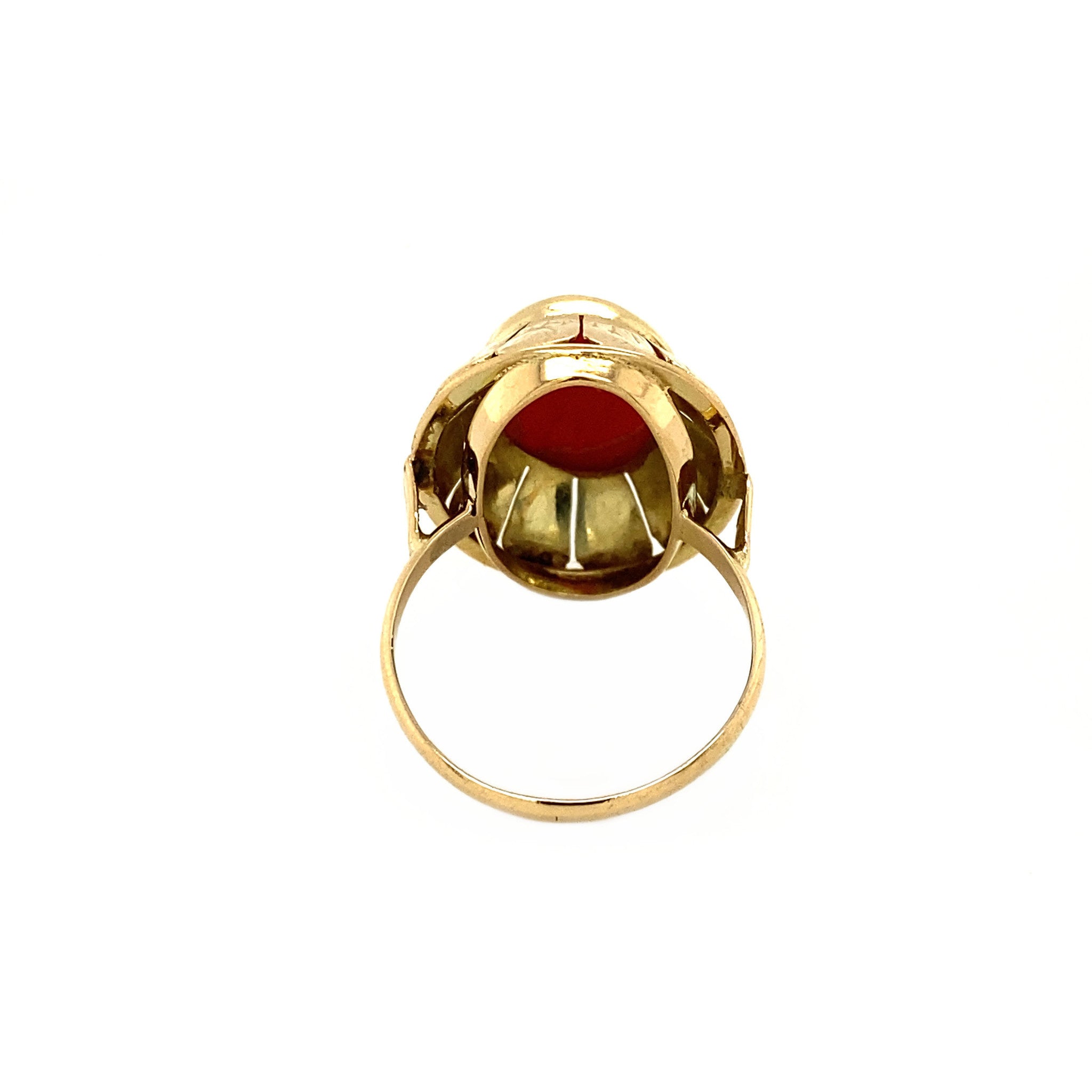 Gold ring with blood coral 14 kt