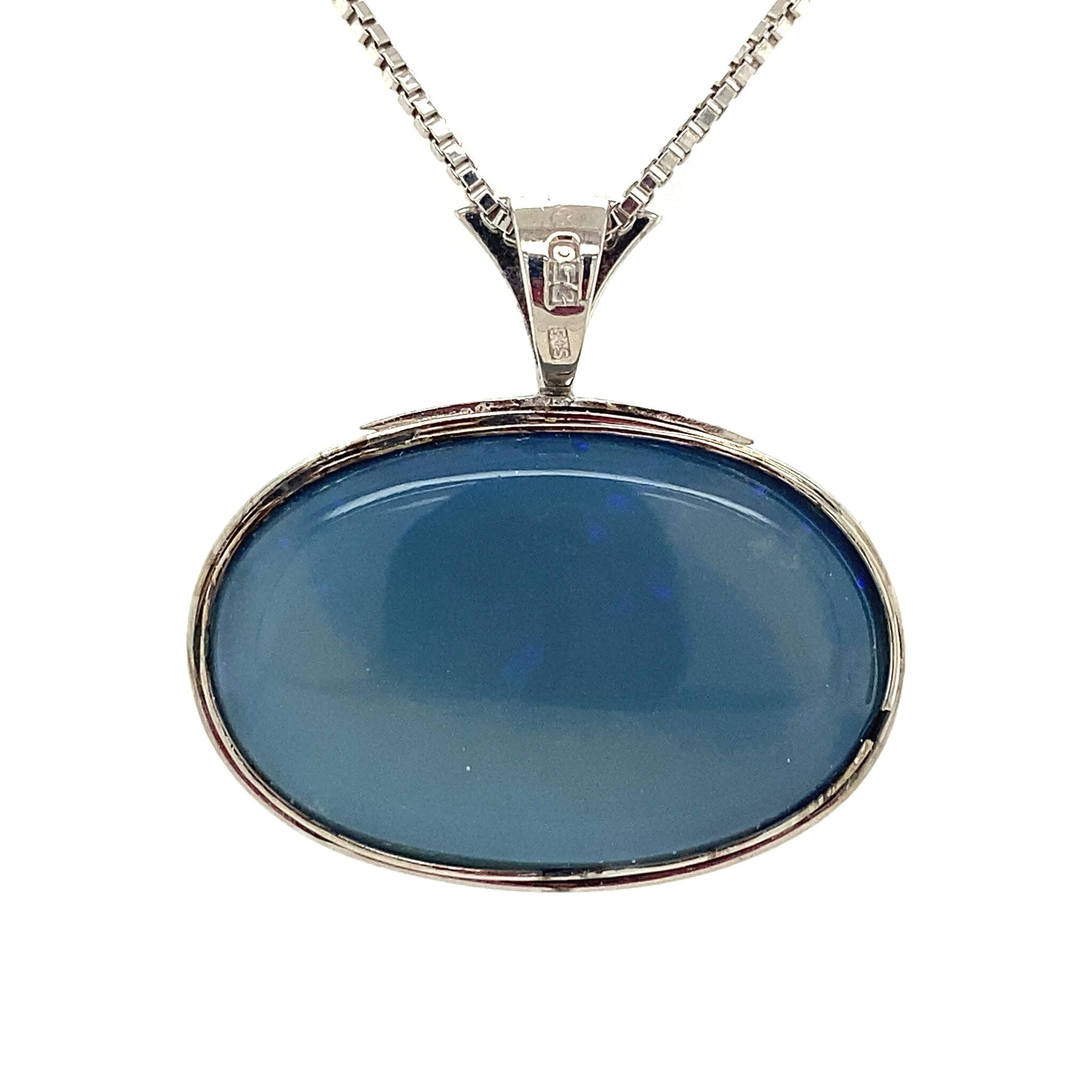 Witgouden hanger met opaal doublet en diamant 18 krt