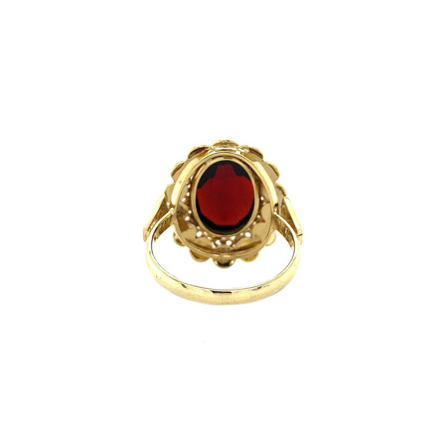 14 kt gold ring with garnet