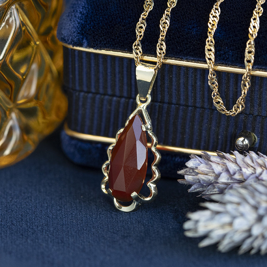 Gouden vintage hanger met carneool 14 kt