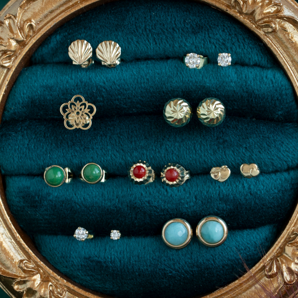 Gouden solitair oorstekers met groene turkoois 14 krt