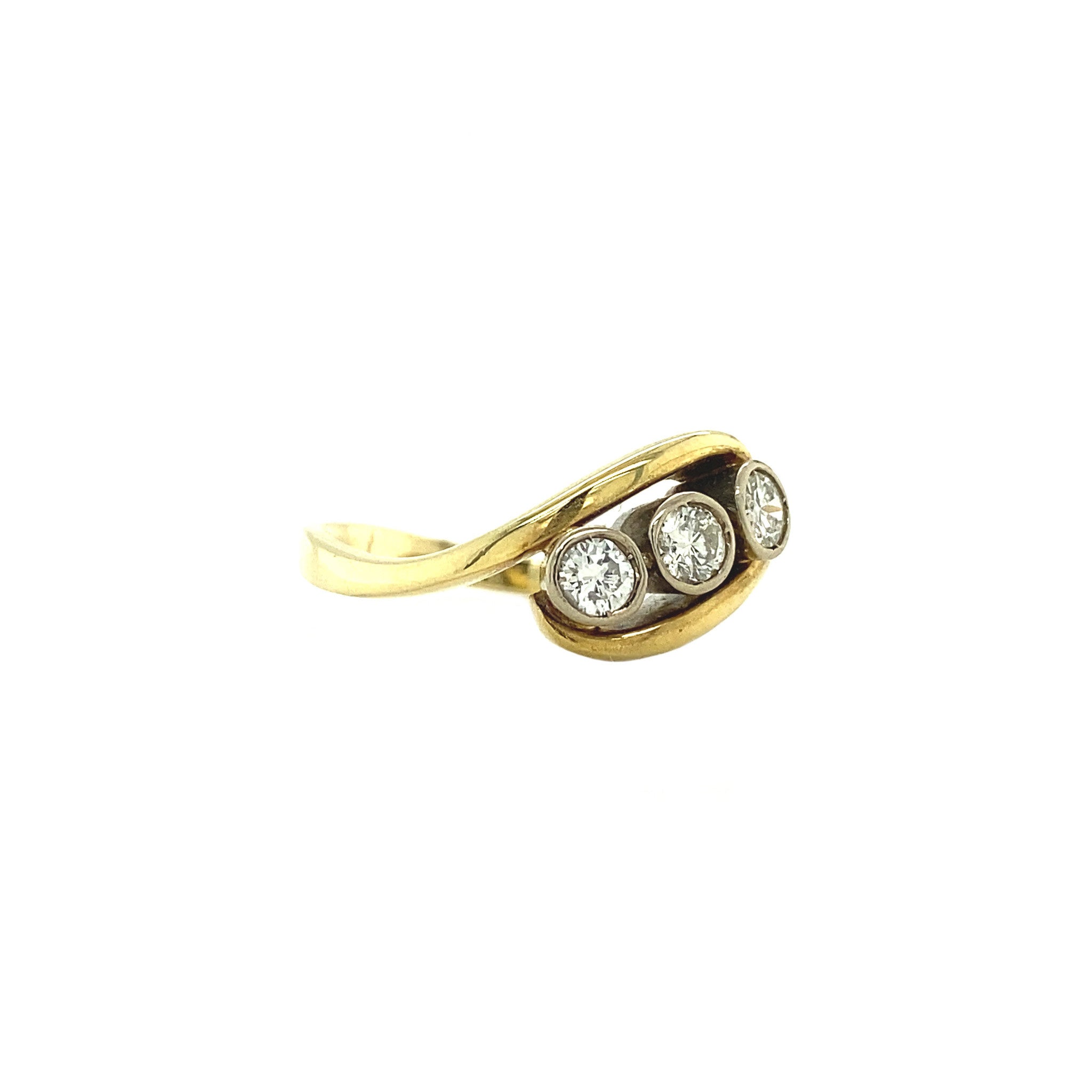 14 kt gold hammered ring with diamond