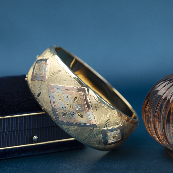 Vintage gouden bangle met gravure 14 krt