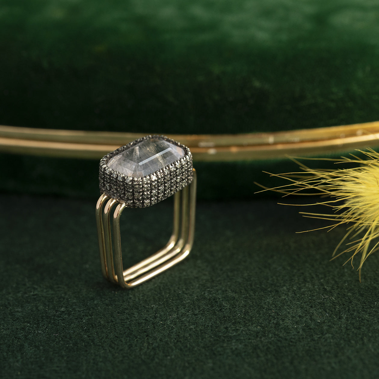 Gouden ring met rozenkwarts en diamant 14 krt/835