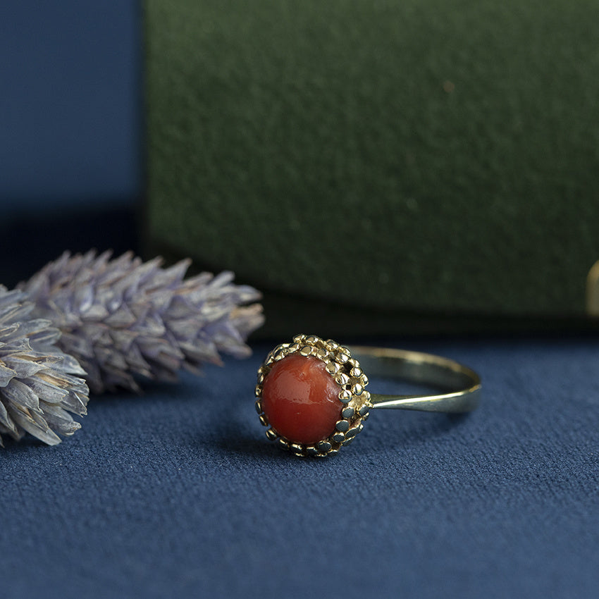 Vintage gold ring with blood coral, 14 kt