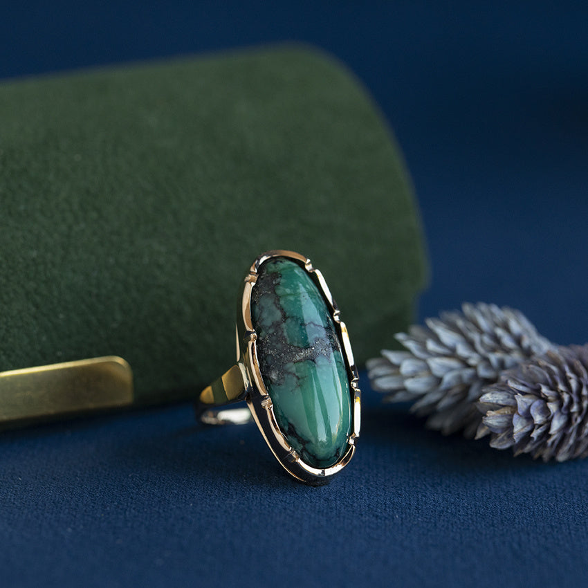Golden vintage ring with turquoise 14 kt