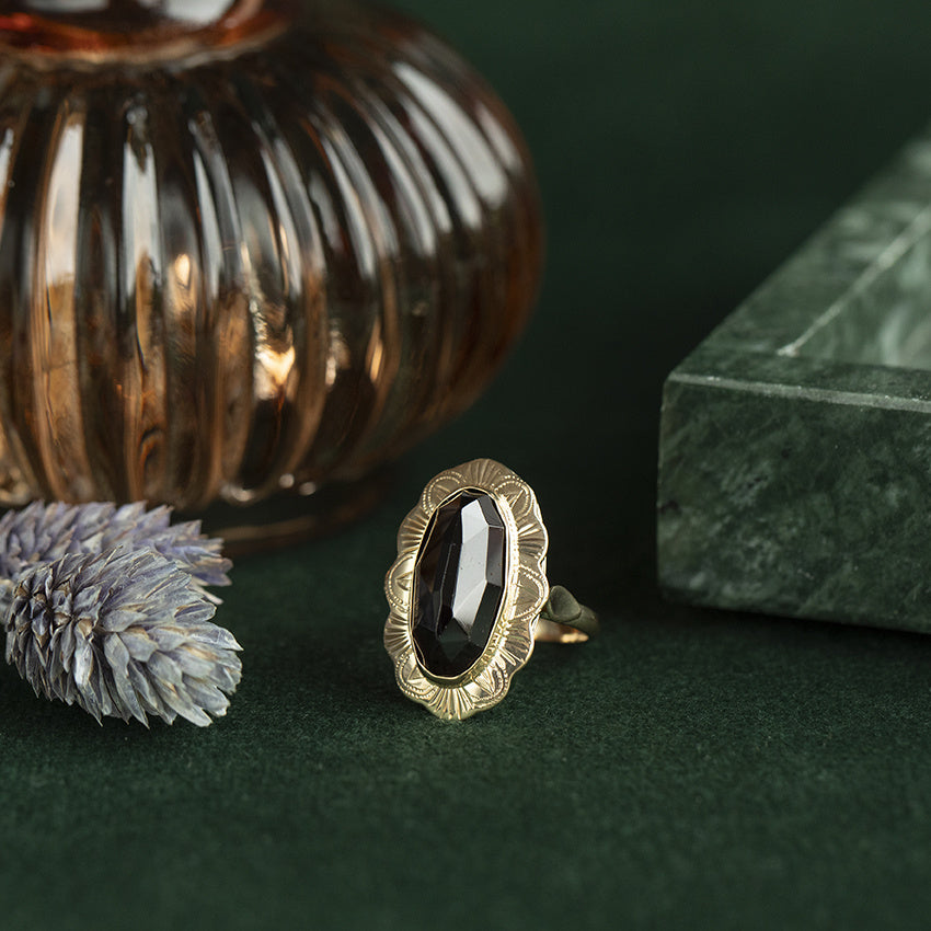 Gouden vintage ring met granaat 14 krt
