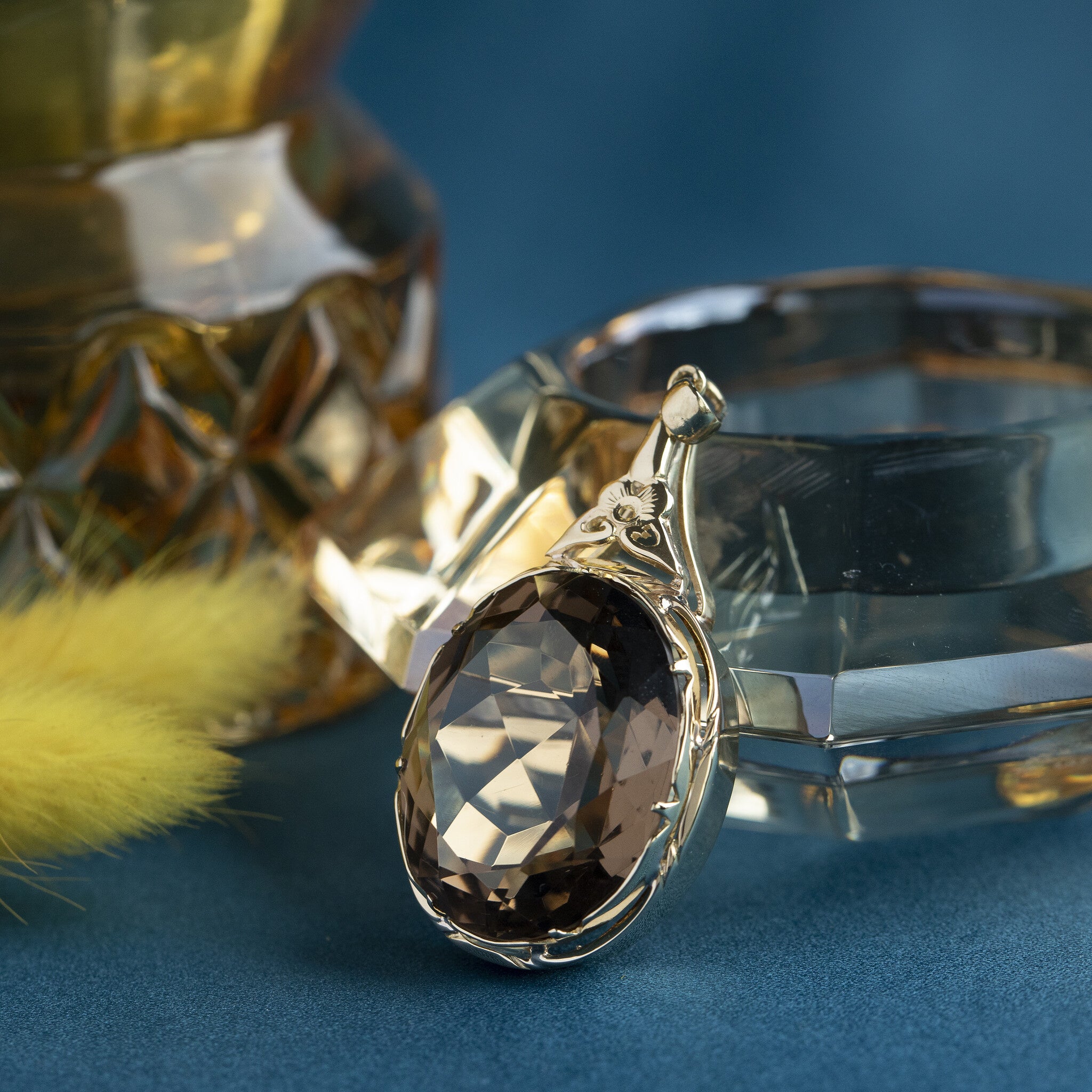 Gouden hanger met rooktopaas 14 krt