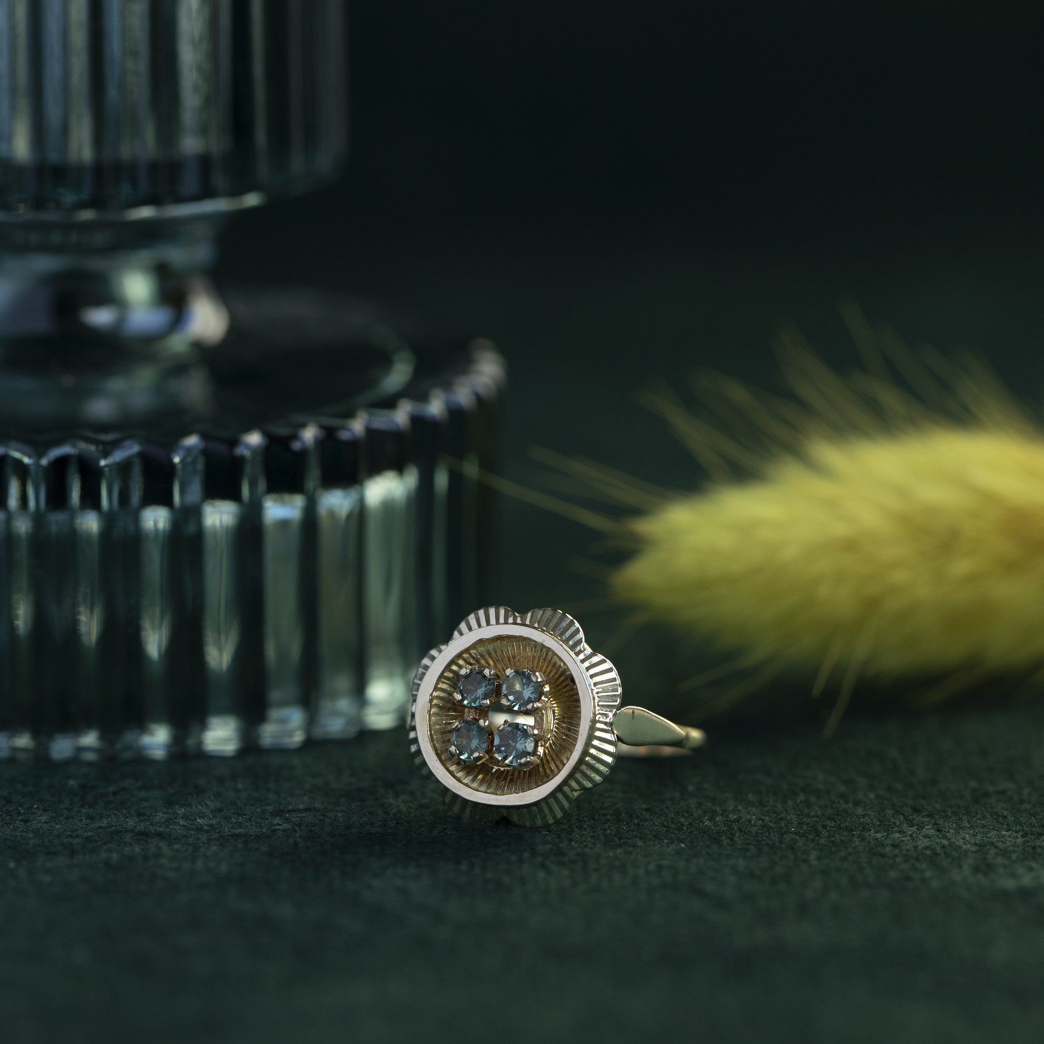 Gouden ring met blauwe spinel 14 krt