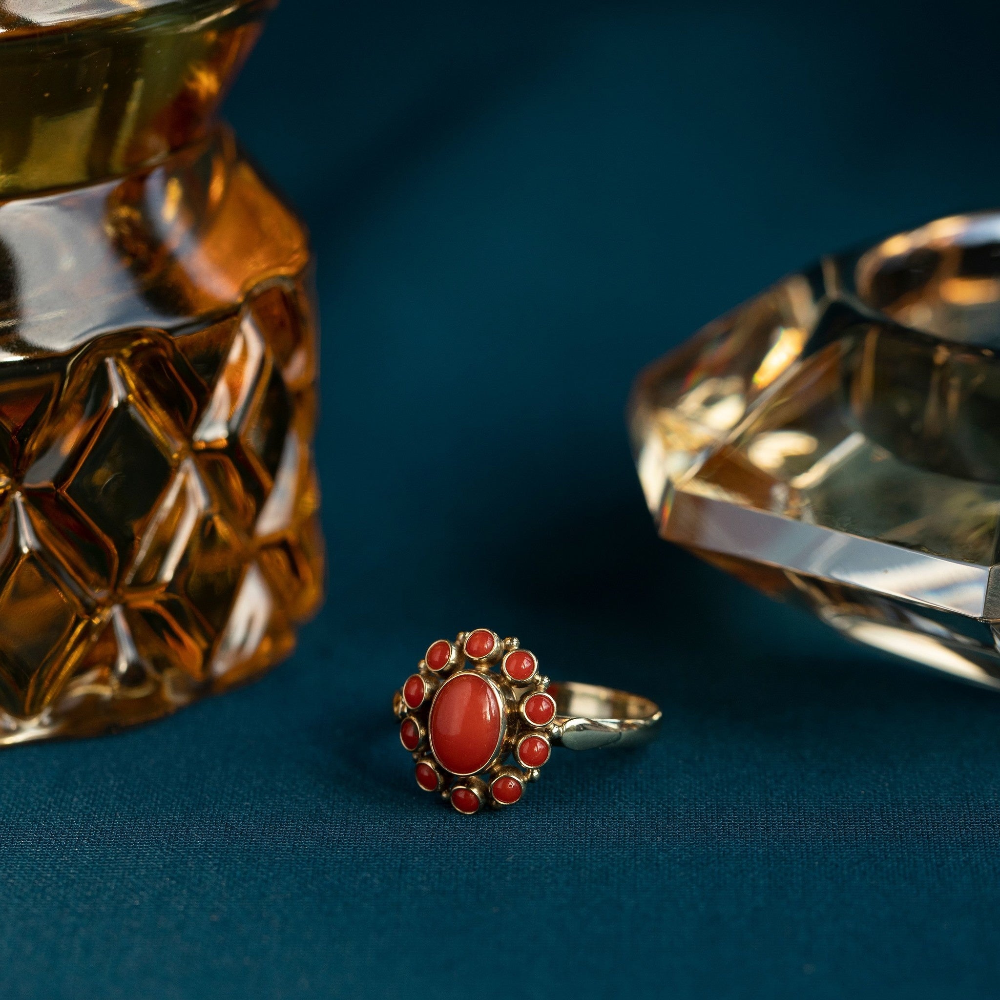 Gold ring with blood coral 14 kt