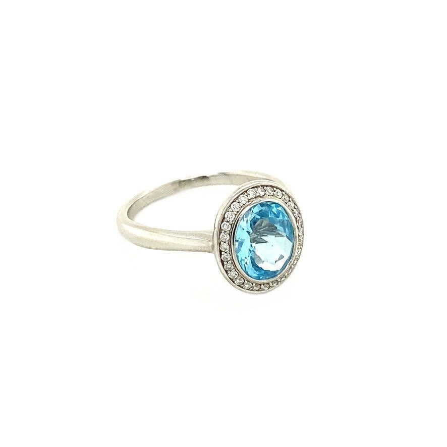 14 kt white gold ring with topaz and diamond