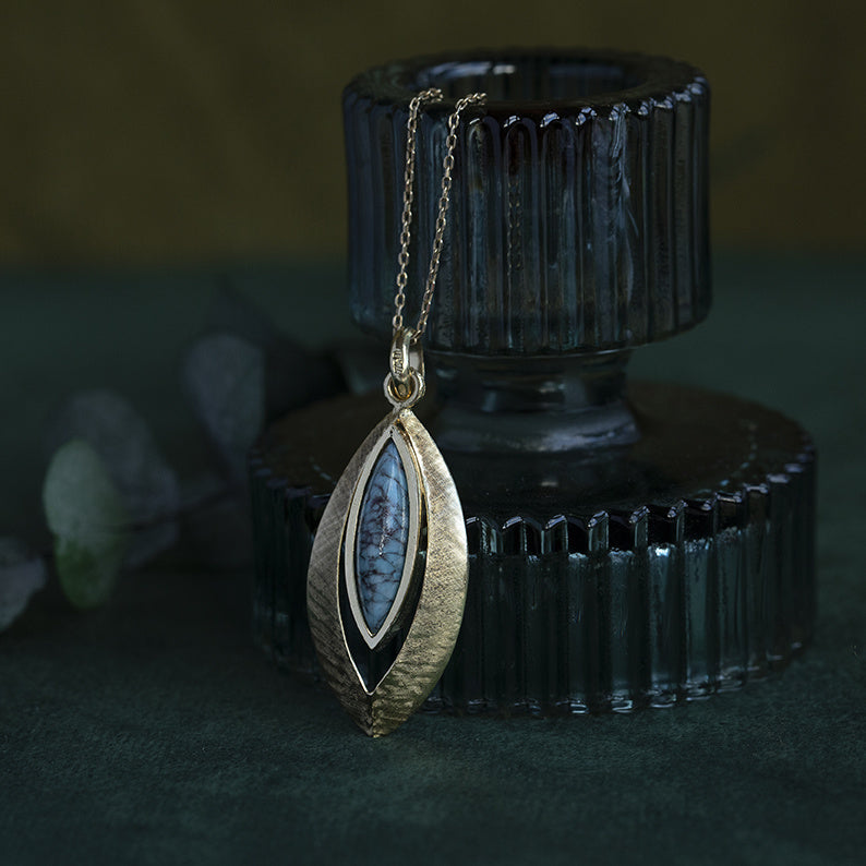 18 kt gold pendant with turquoise
