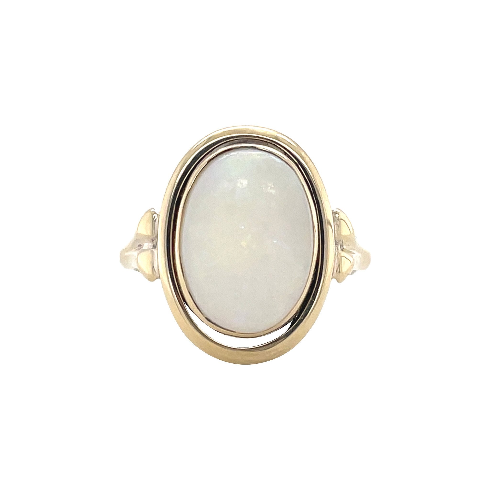 Vintage 14 kt gold ring with opal