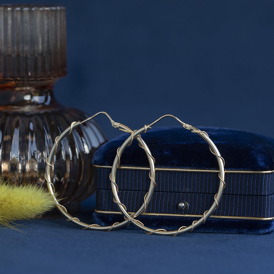 Gouden vintage getordeerde oorringen 14 krt