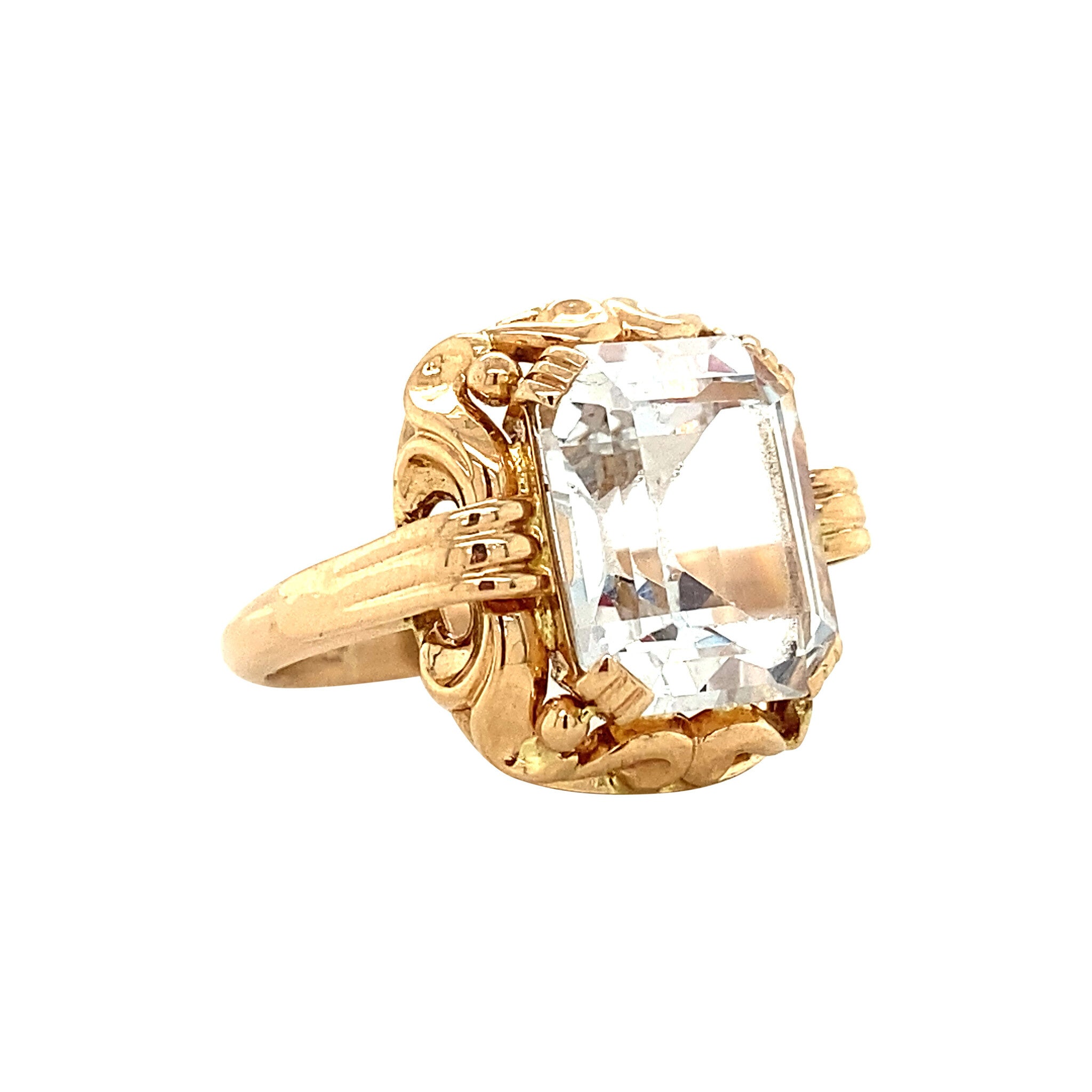 18 kt gold ring with blue spinel