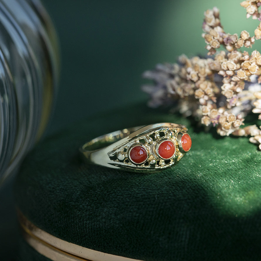 Vintage gold trilogy ring with blood coral, 14 kt