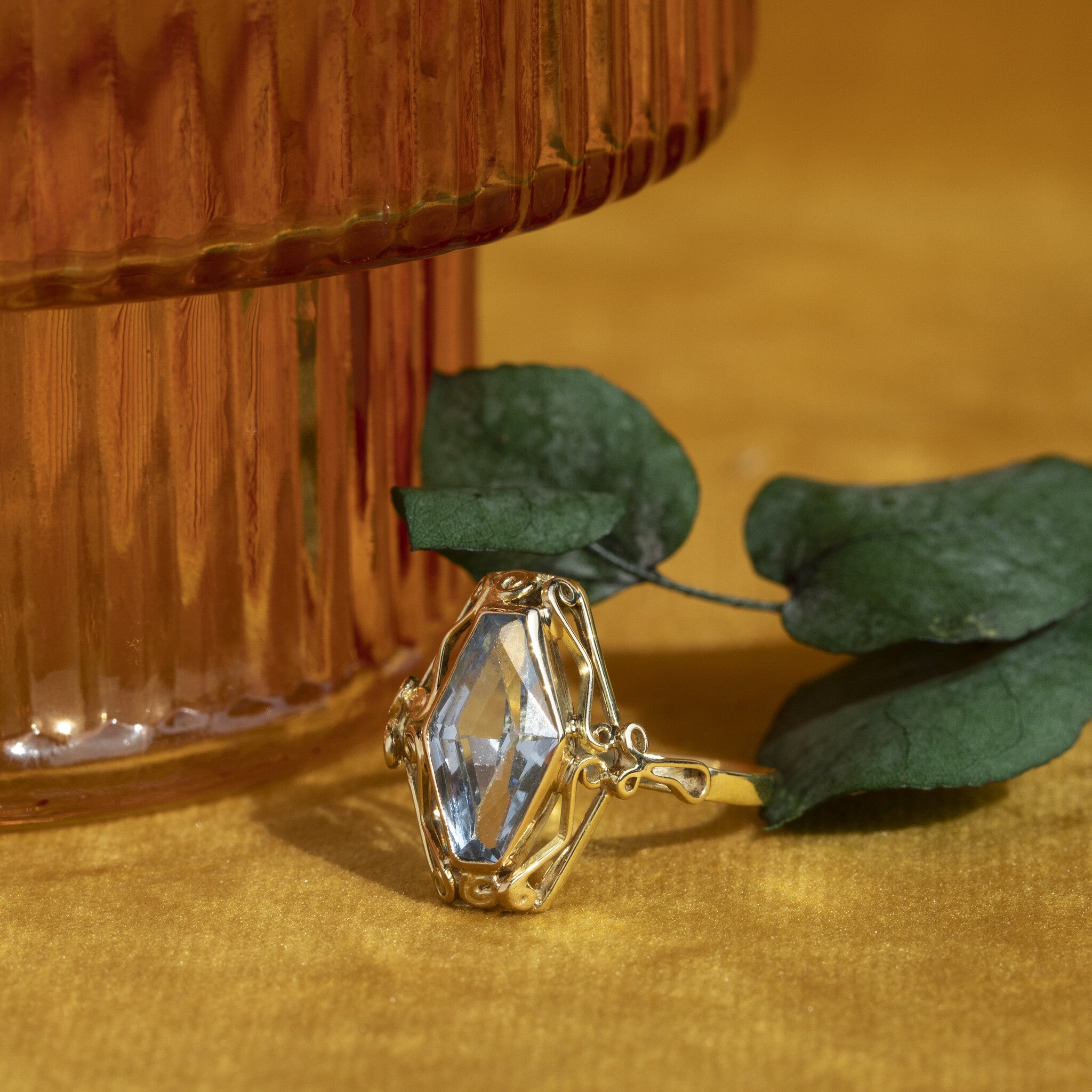 Gouden ring met spinel 14 krt