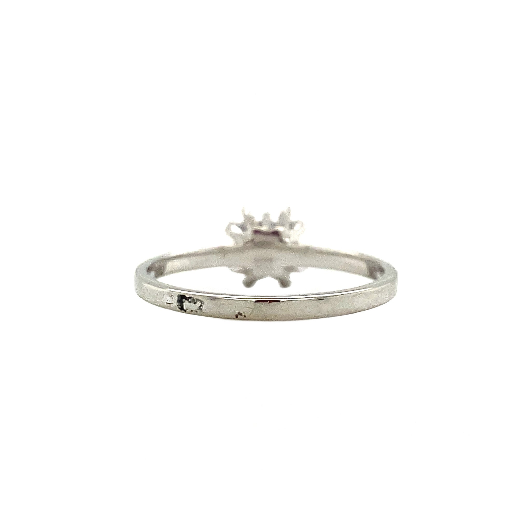 White gold ring with sapphire 14 krt