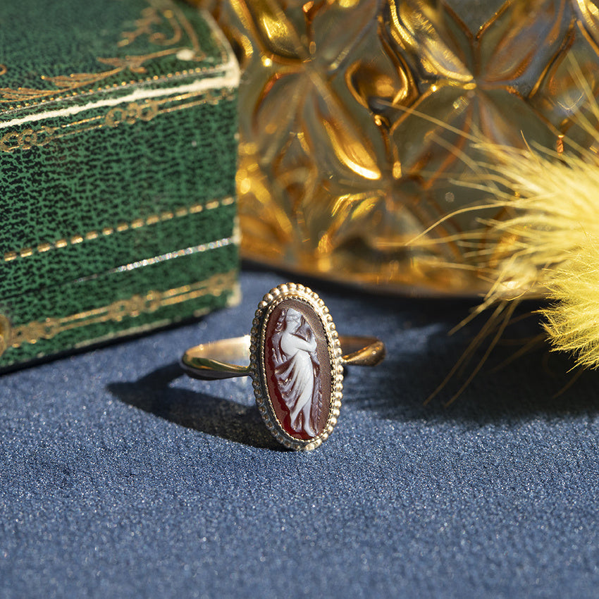 Golden vintage ring with sardonyx cameo 14 ct