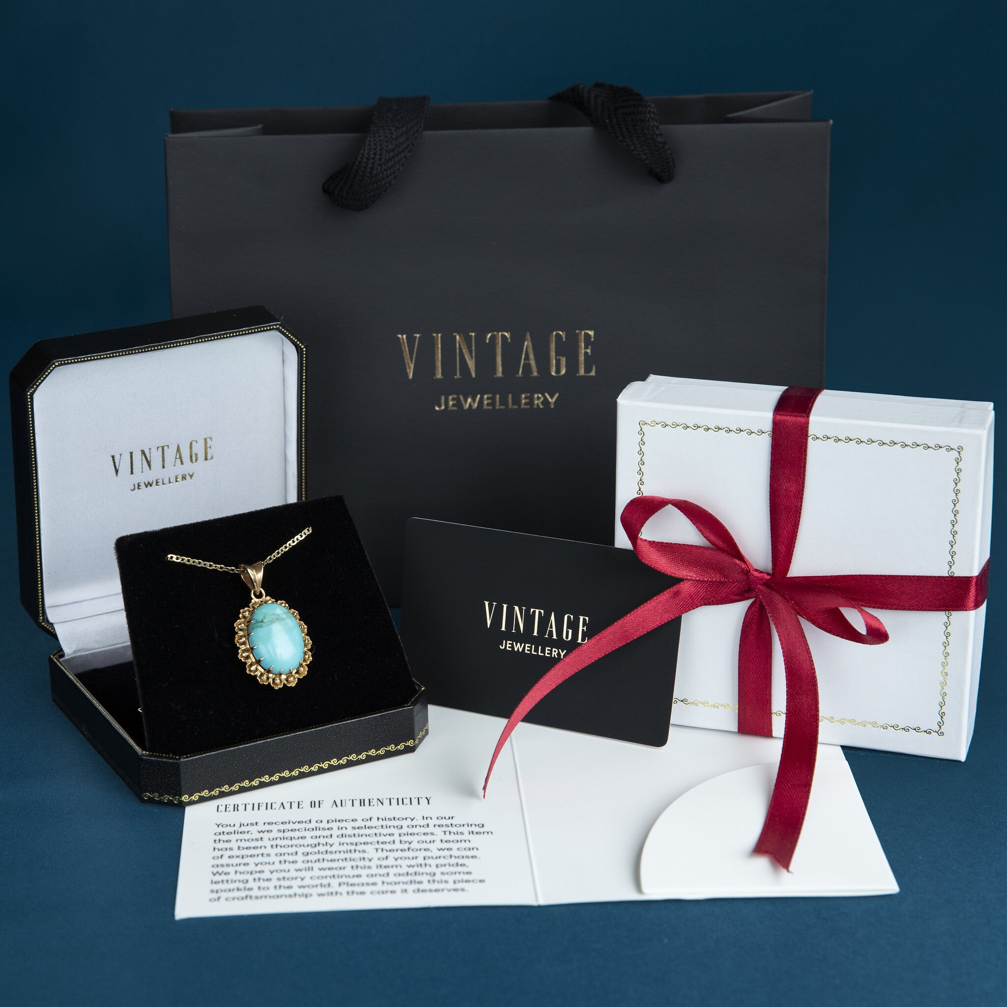 Gold pendant with sapphire 14 kt