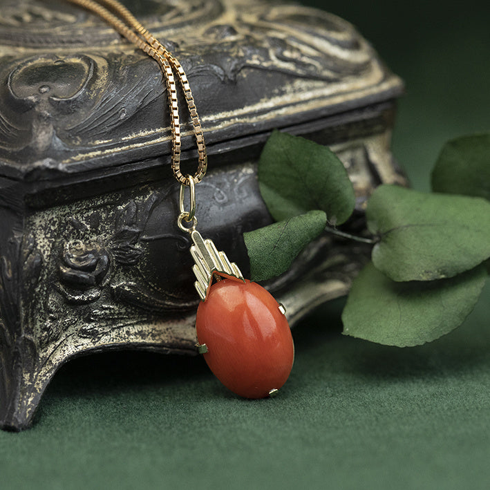 Gouden hanger met bloedkoraal 14 krt