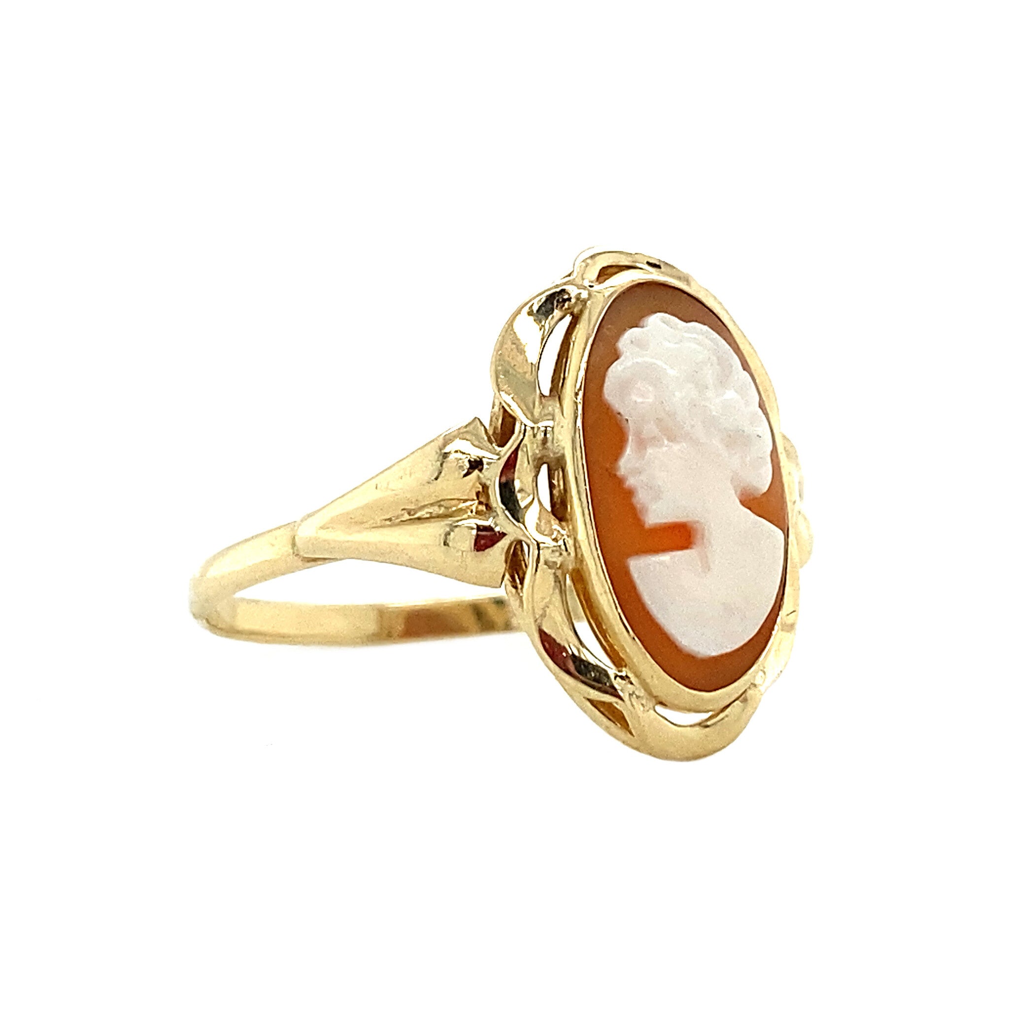 Gold ring with cameo 14 krt