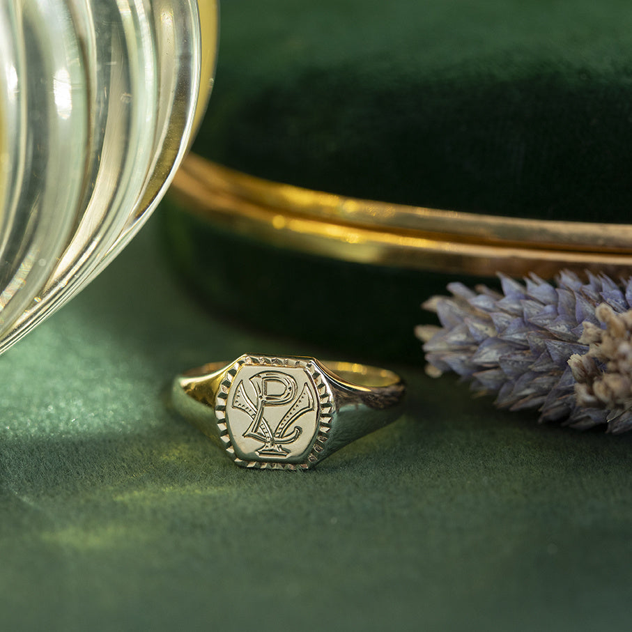 Gouden vintage zegelring met gravure 14 kt