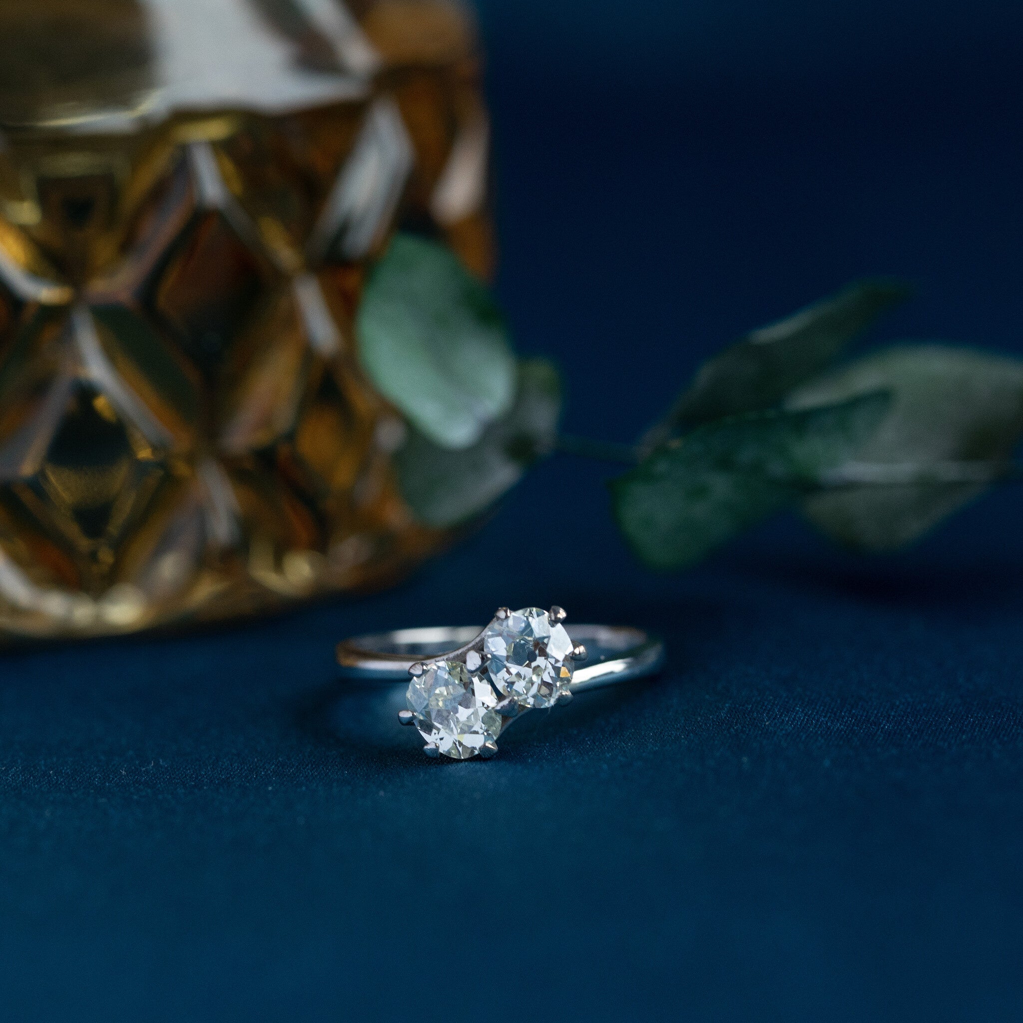 White gold strike ring with diamond 14 krt