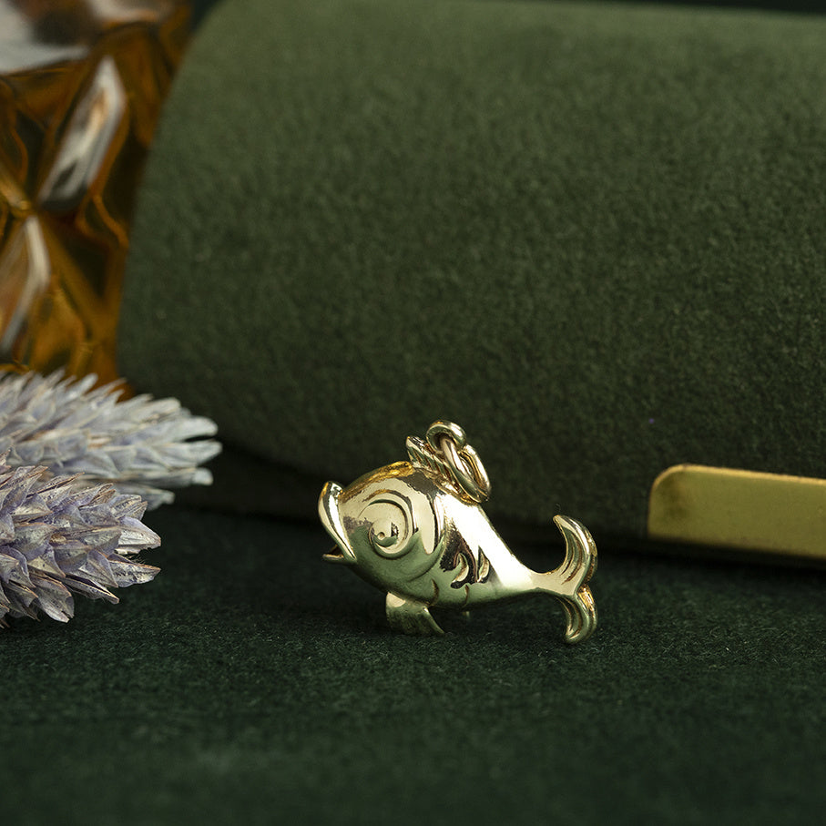 Golden vintage fish pendant 14 kt