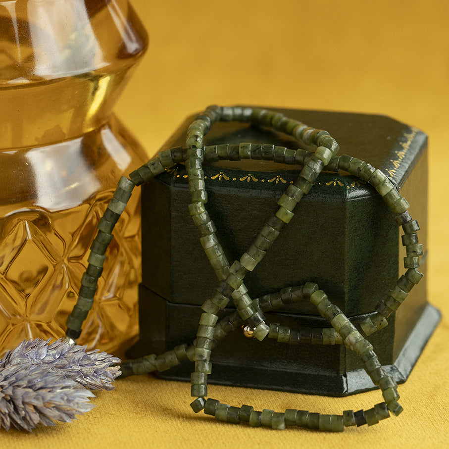 Vintage jade collier met gouden sluiting 14 krt