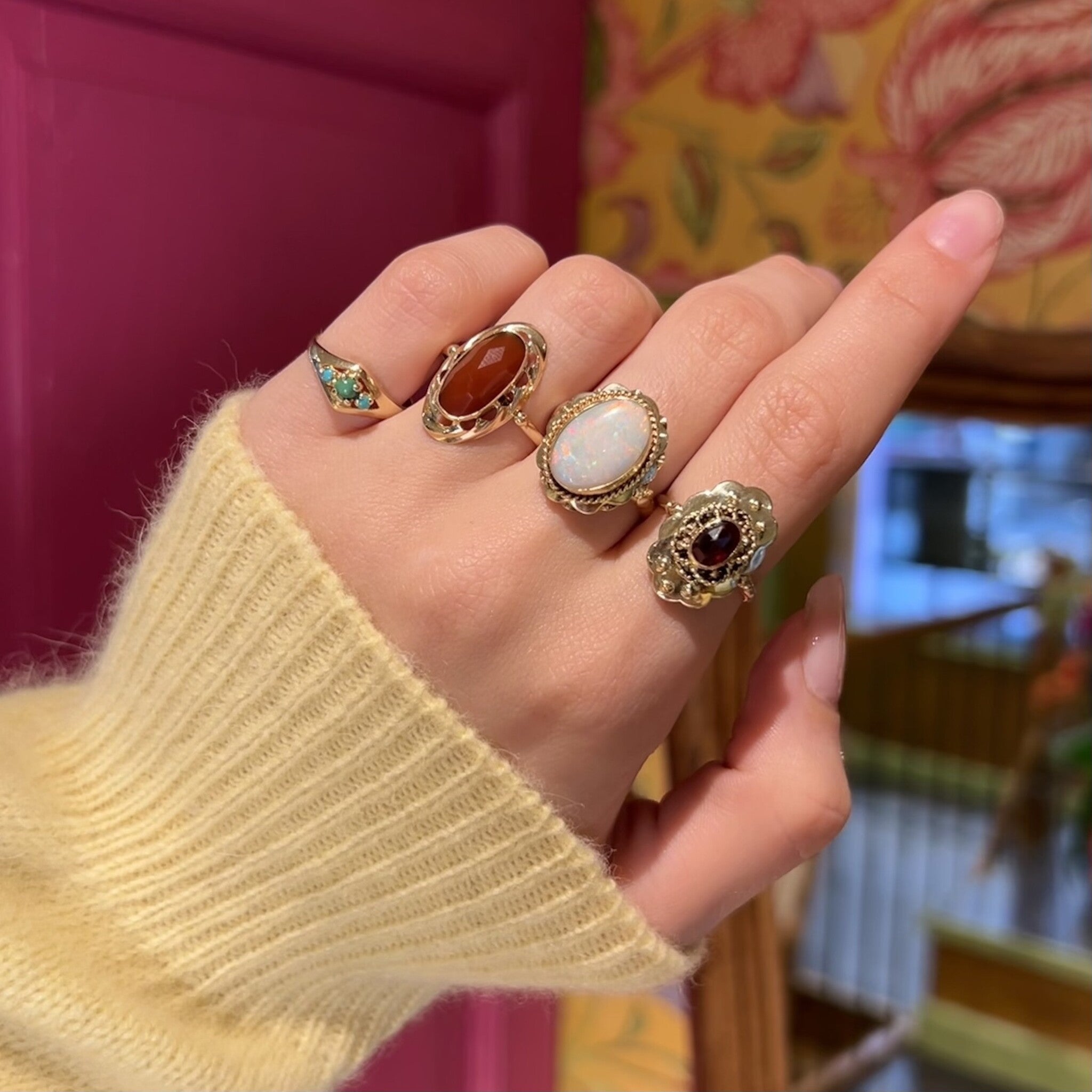 Gold ring with garnet, 14 kt