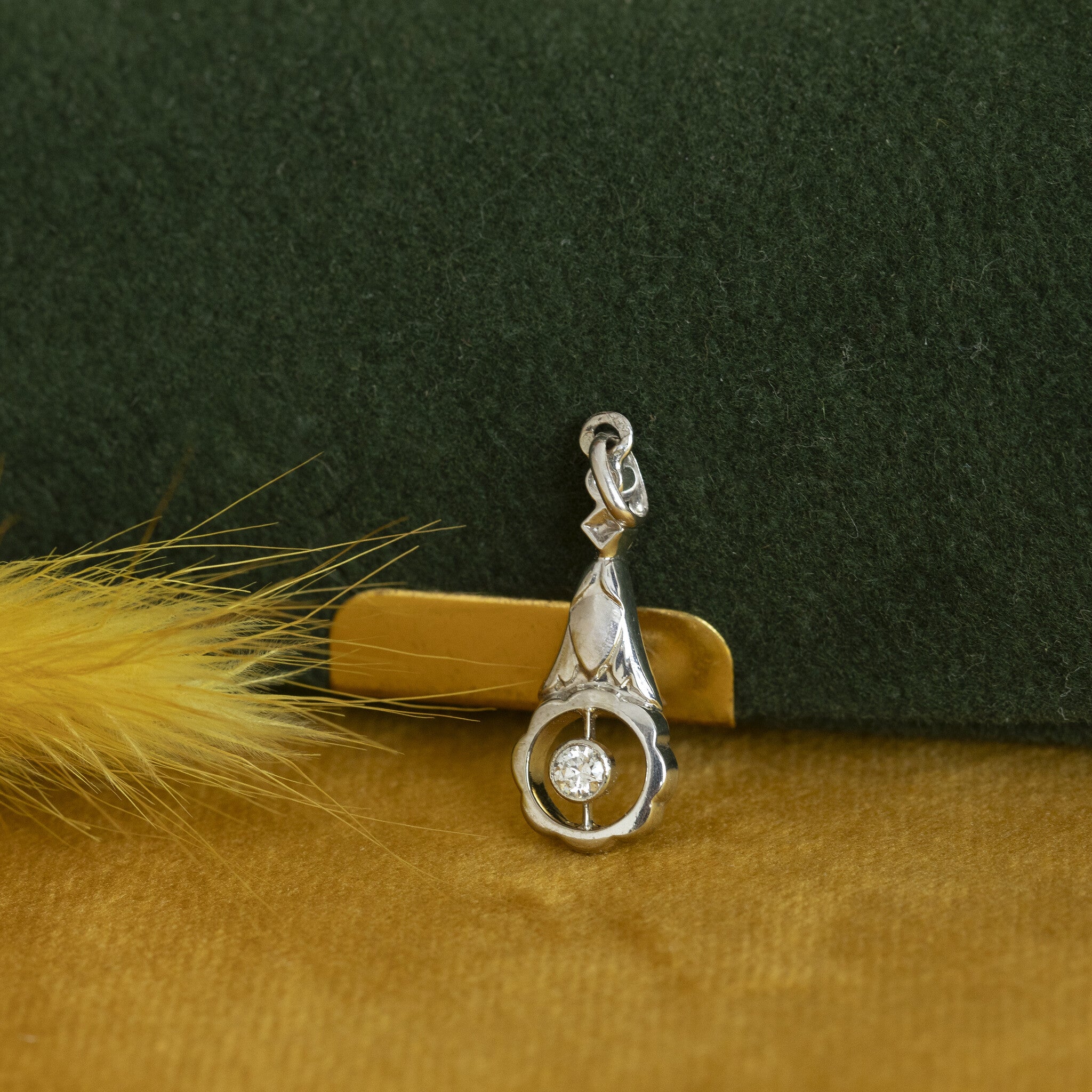 Witgouden vintage hanger met diamant 14 krt