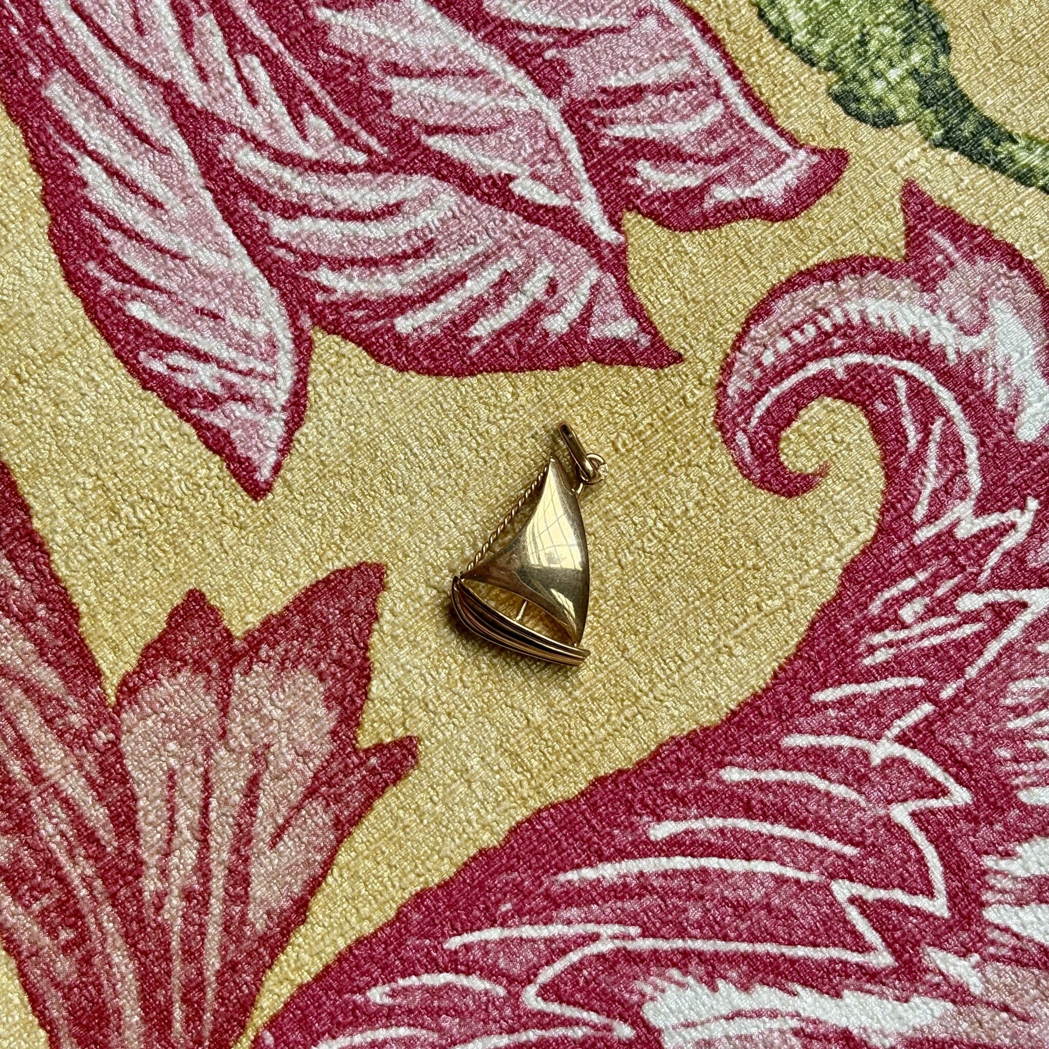 18 kt gold vintage sailboat pendant