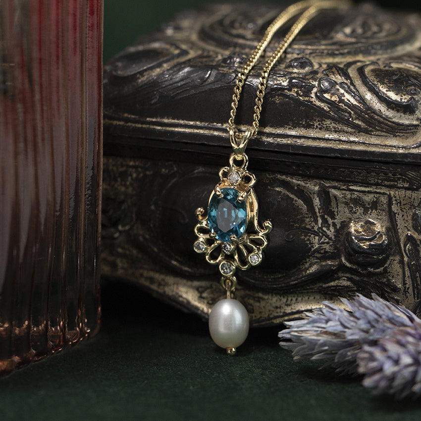 Gouden vintage hanger met parel, zirkonia en diamant 14 kt