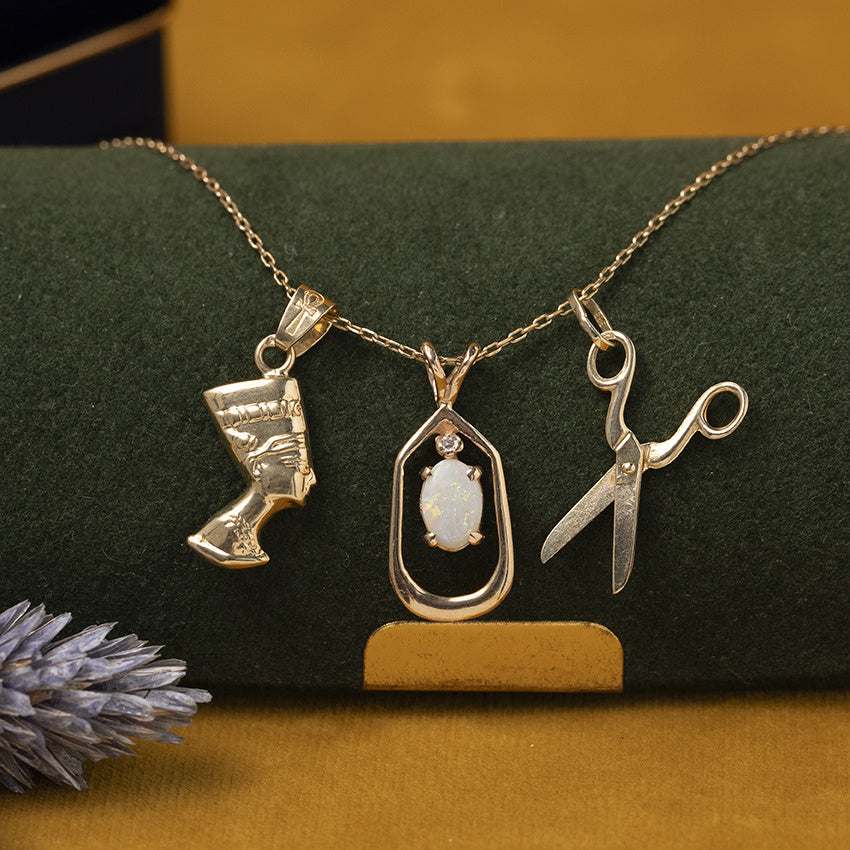 Pendant with opal and diamond 12 kt