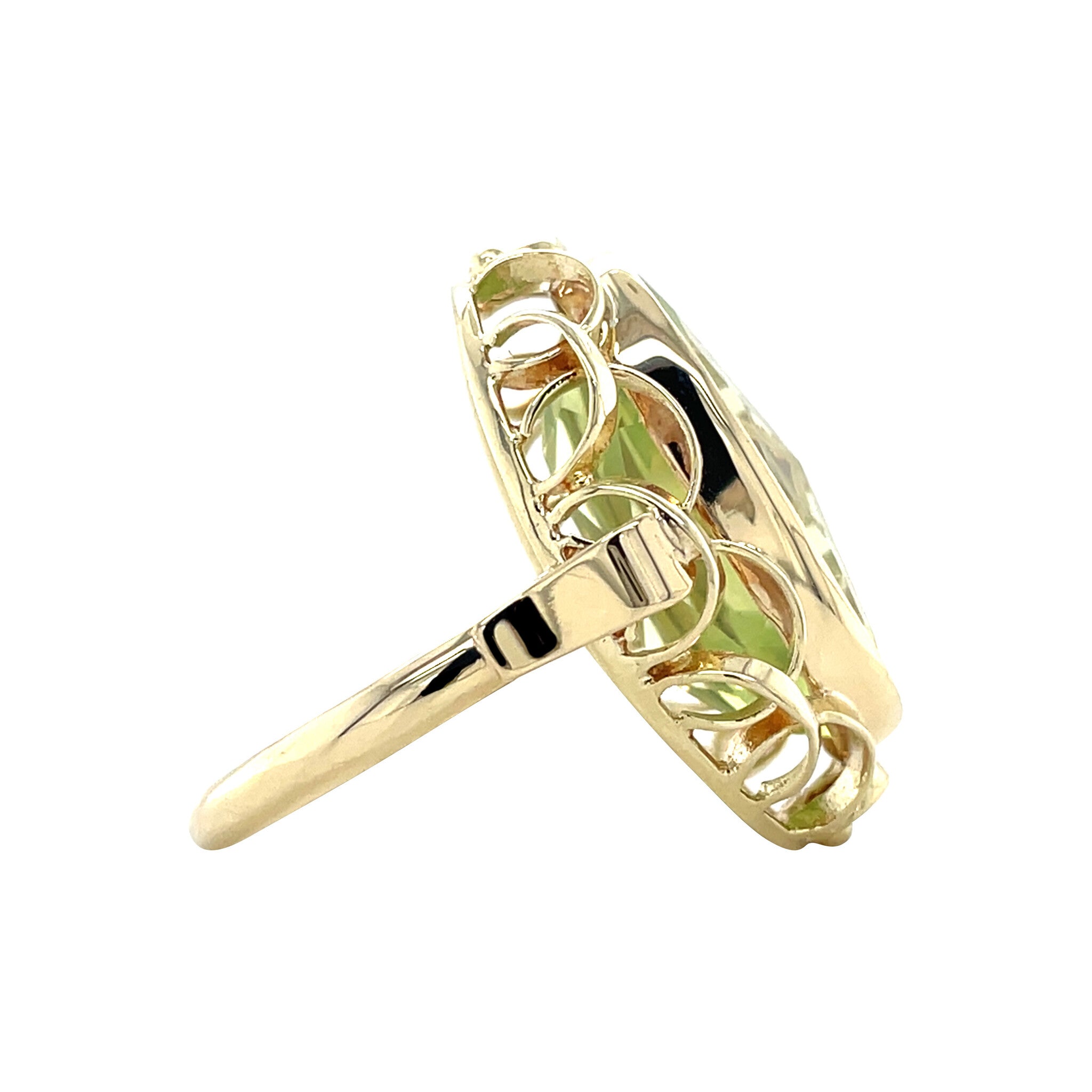 Golden vintage ring with spinel 14 carat