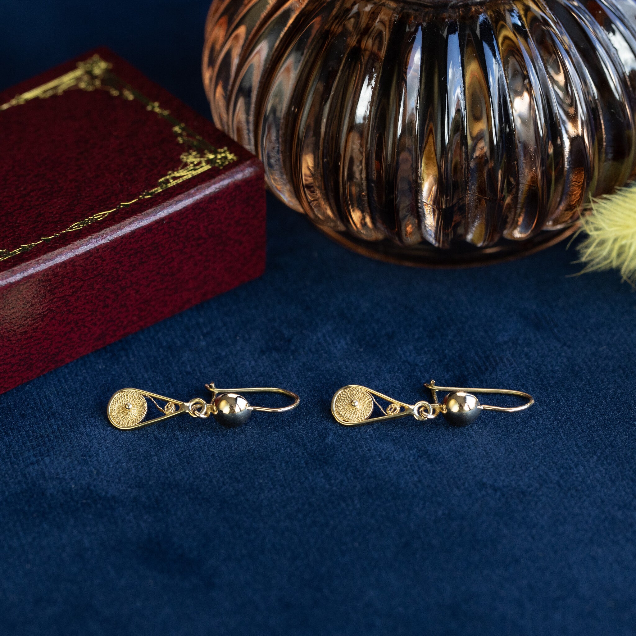 18 kt gold vintage fantasy dangle earrings