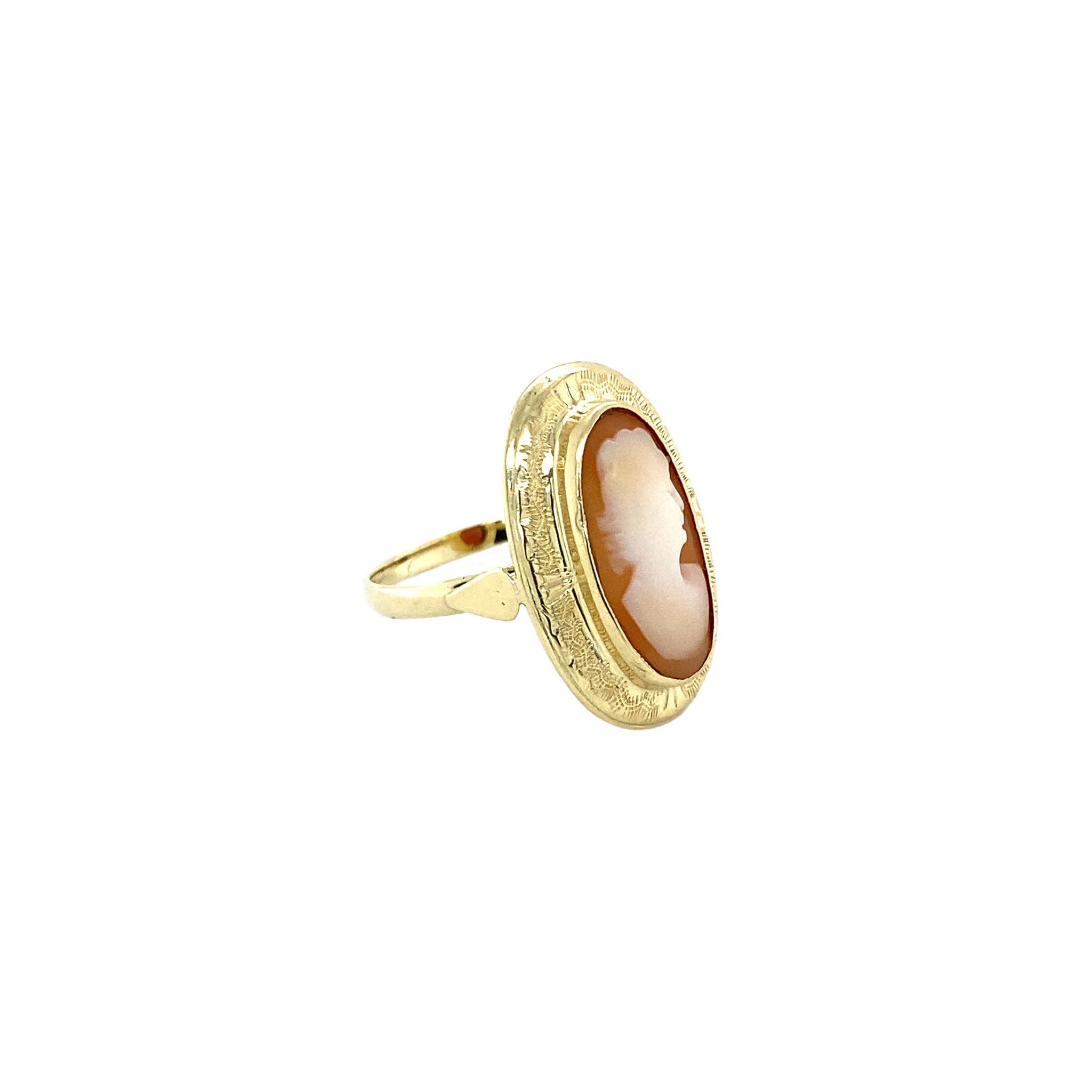 14 kt gold ring with cameo