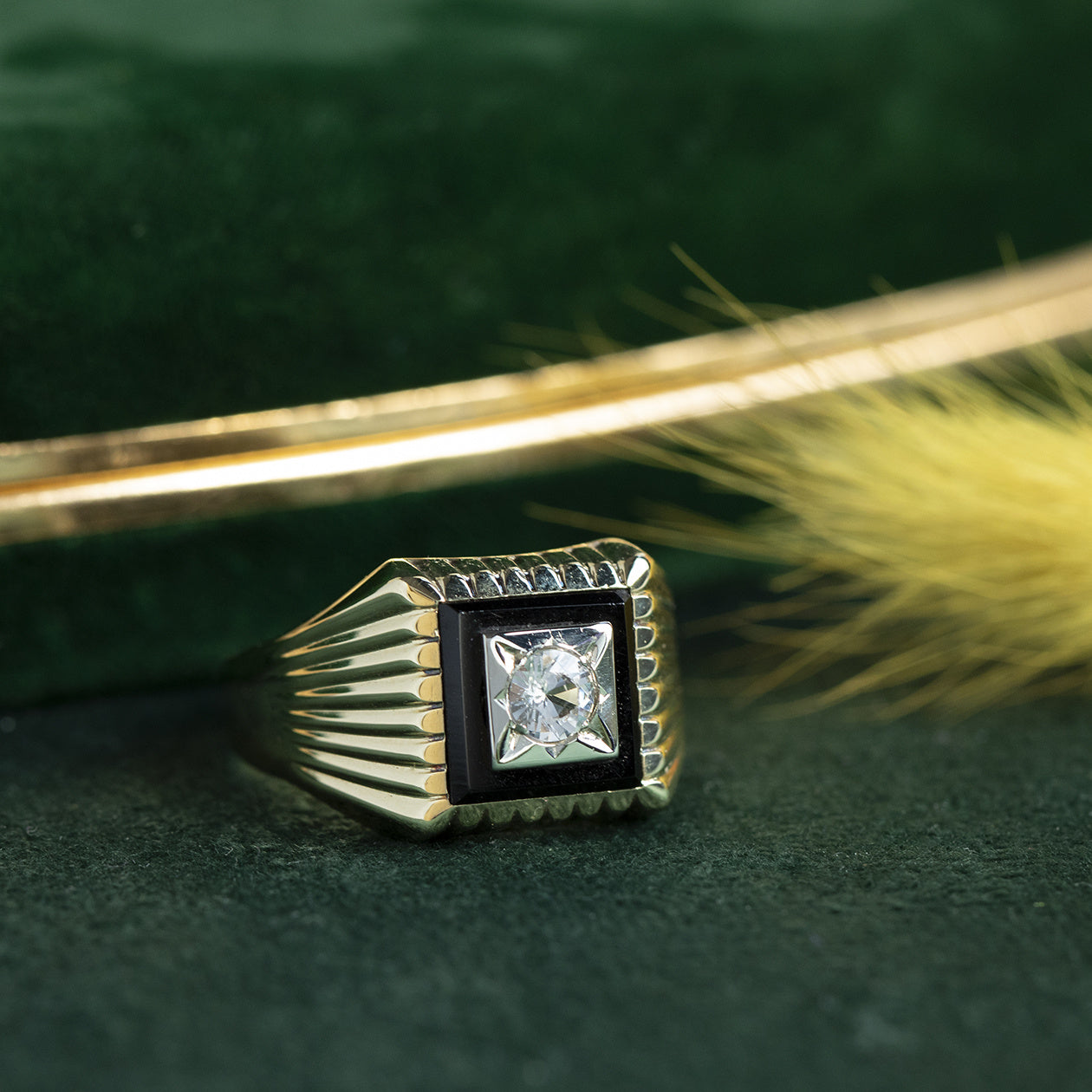 Gouden ring met onyx en glas 14 krt