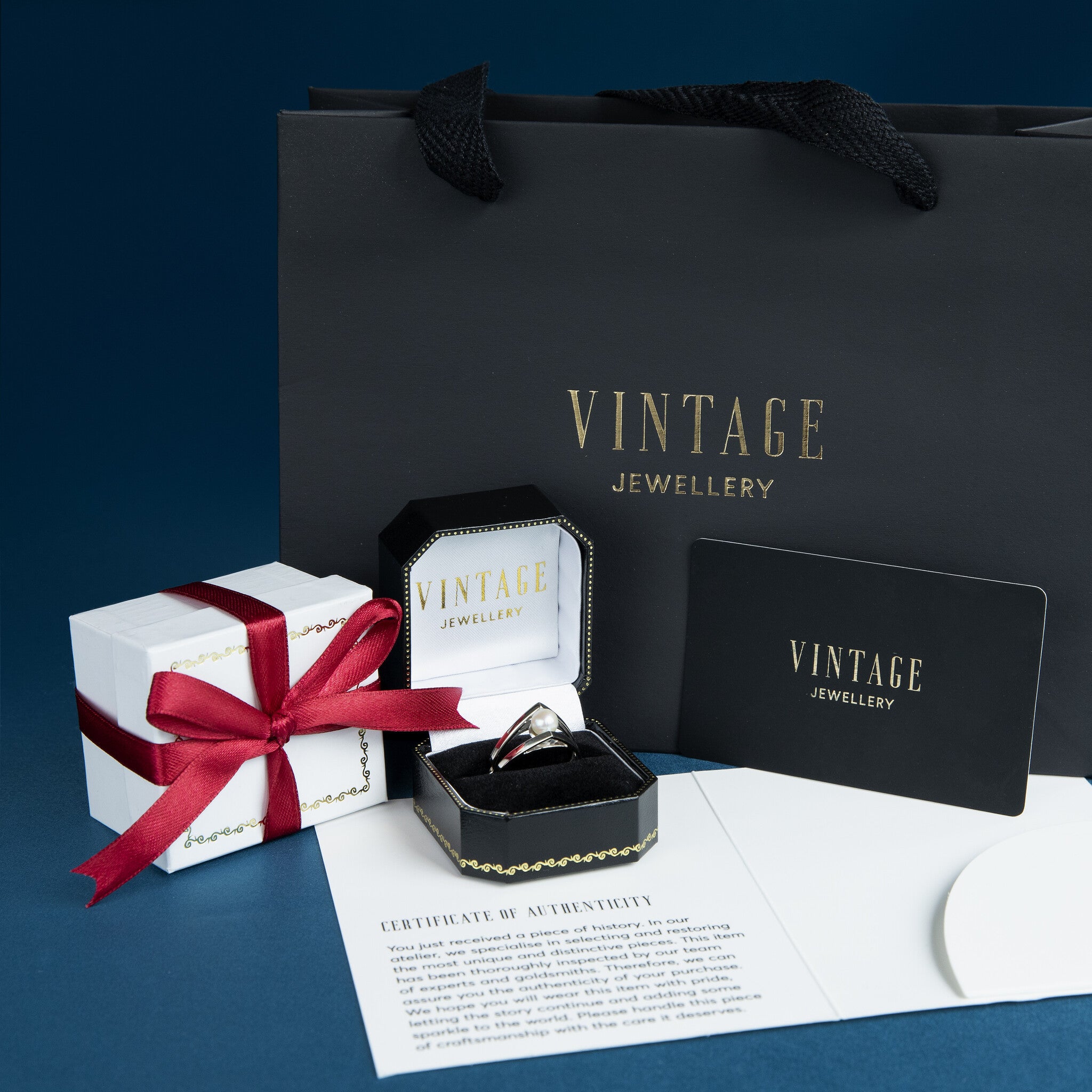 Gouden vintage ring met parel en diamant 14 krt