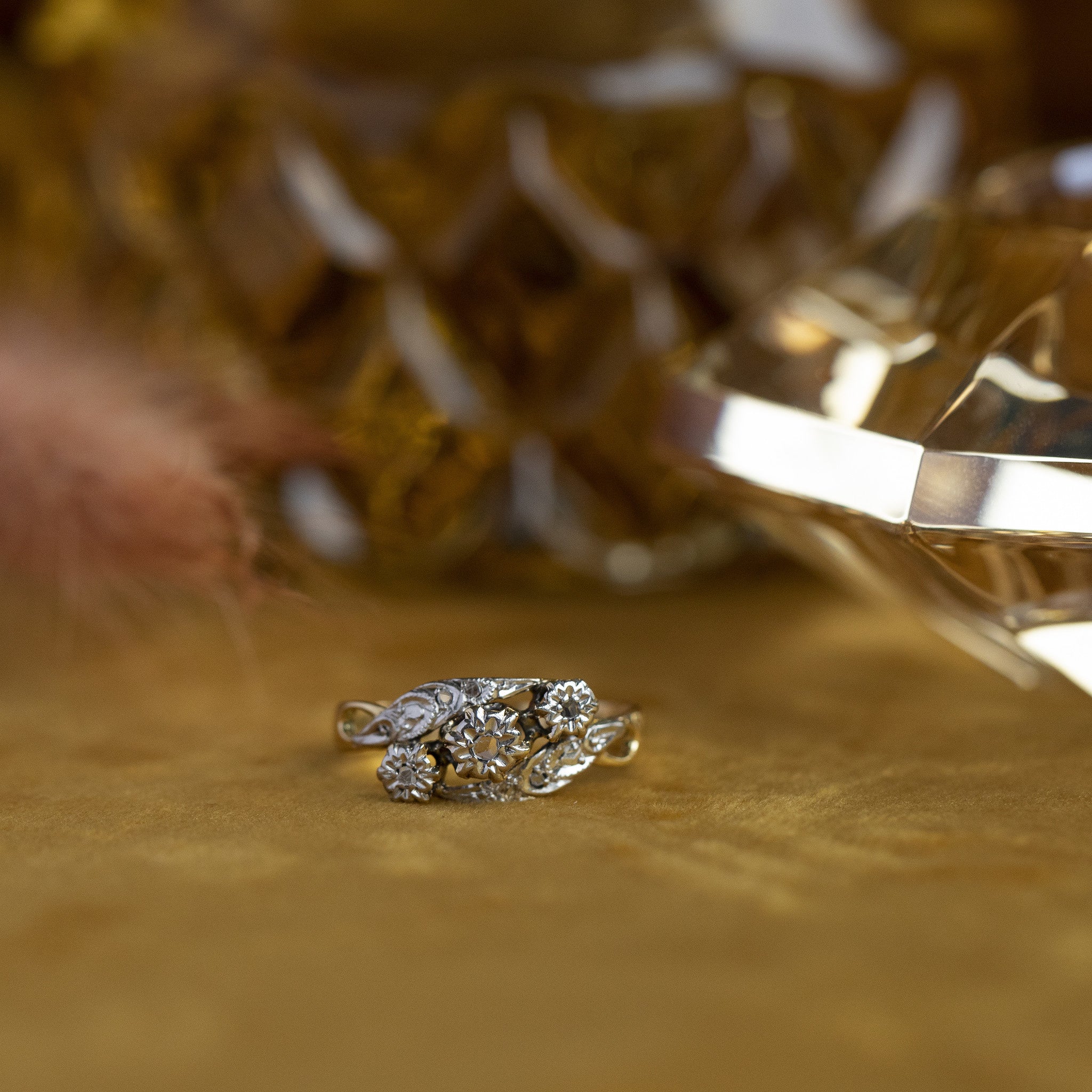 14 kt gold ring with a diamond