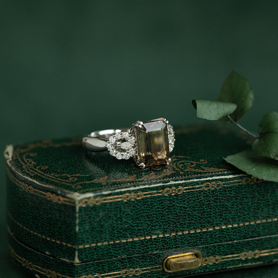 Platina vintage ring met toermalijn en diamant 900