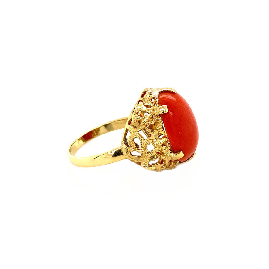 14 kt gold ring with blood coral