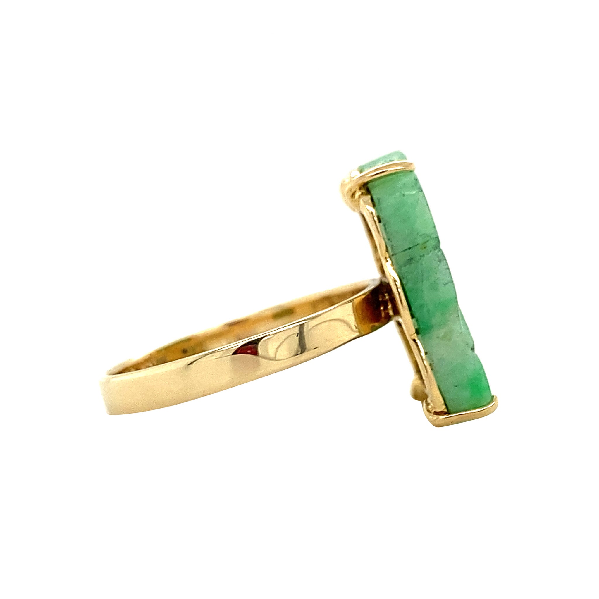 Gold ring with jade, 14 kt