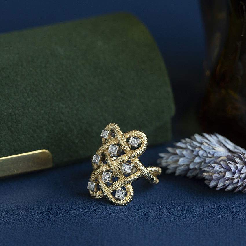 Gold vintage ring with diamond 18 carat