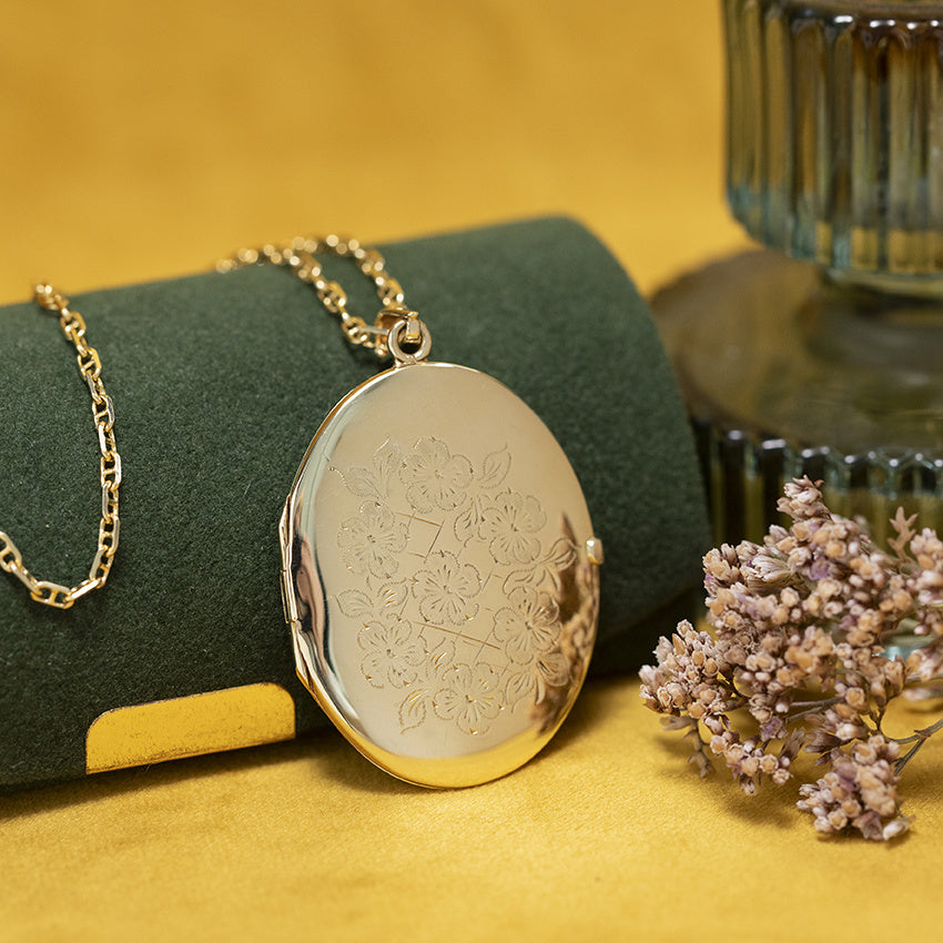 Gouden vintage medaillon met gravure 14 kt