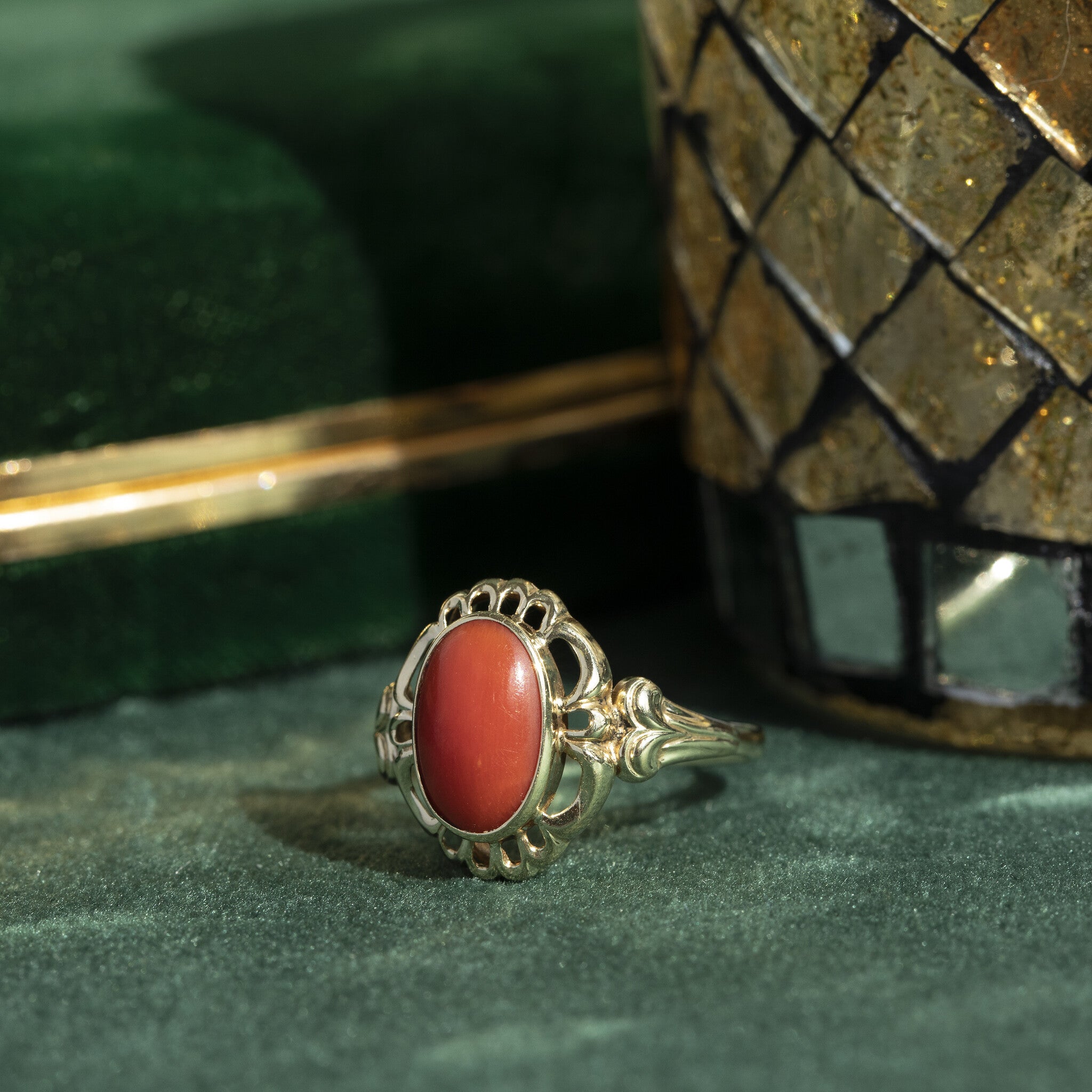 Gouden ring met bloedkoraal 14 krt