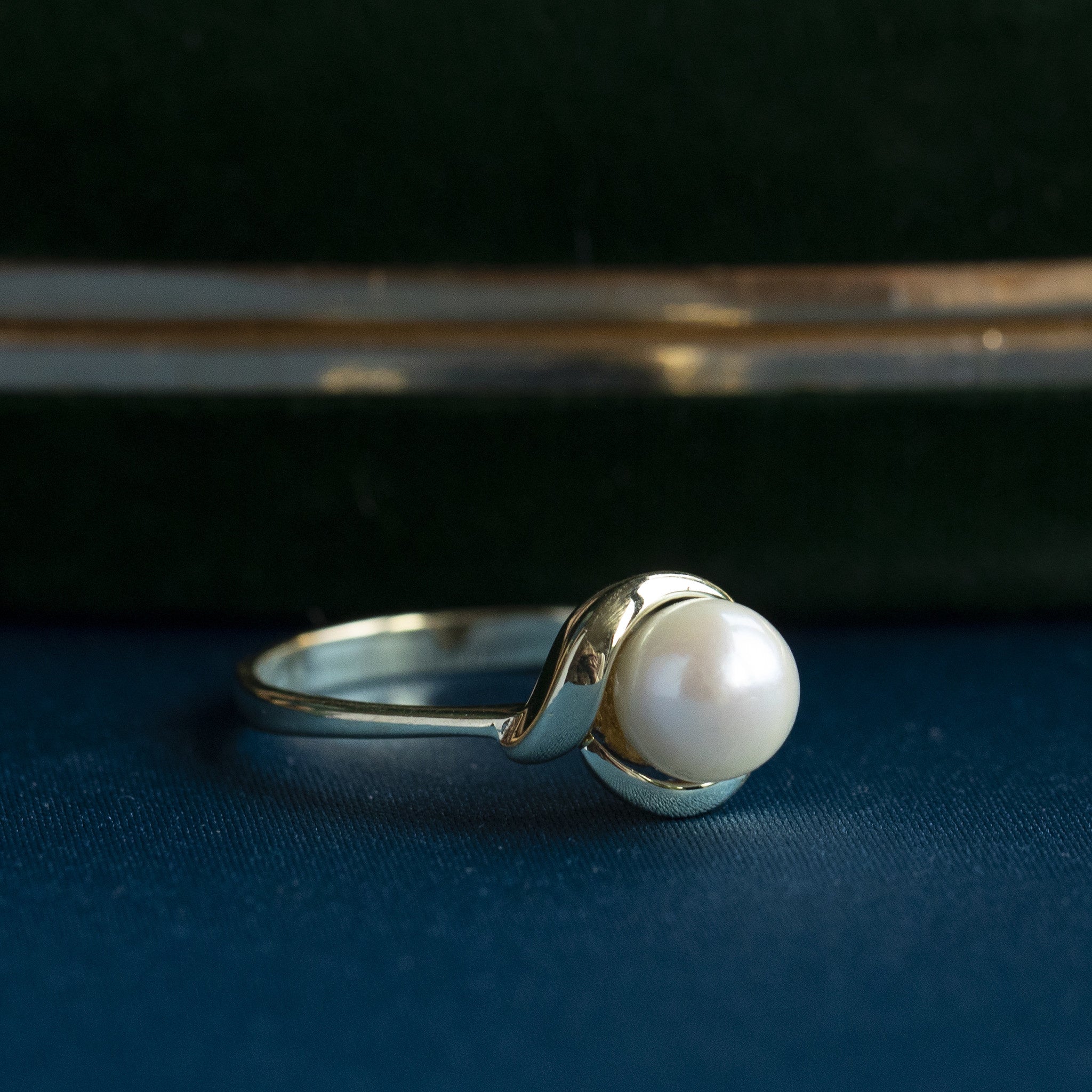 Gouden ring met parel 14 krt
