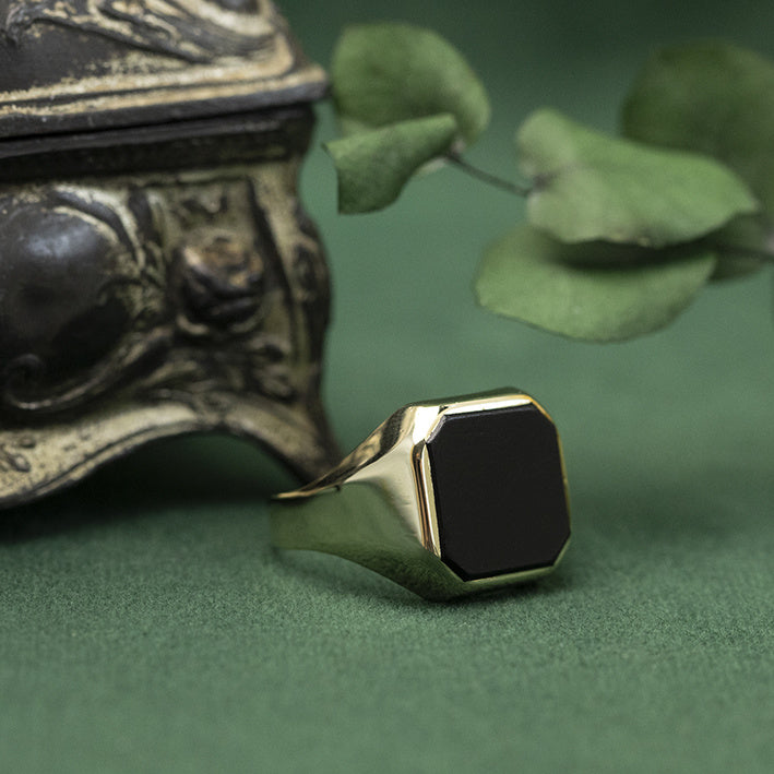 14 kt gold signet ring with onyx
