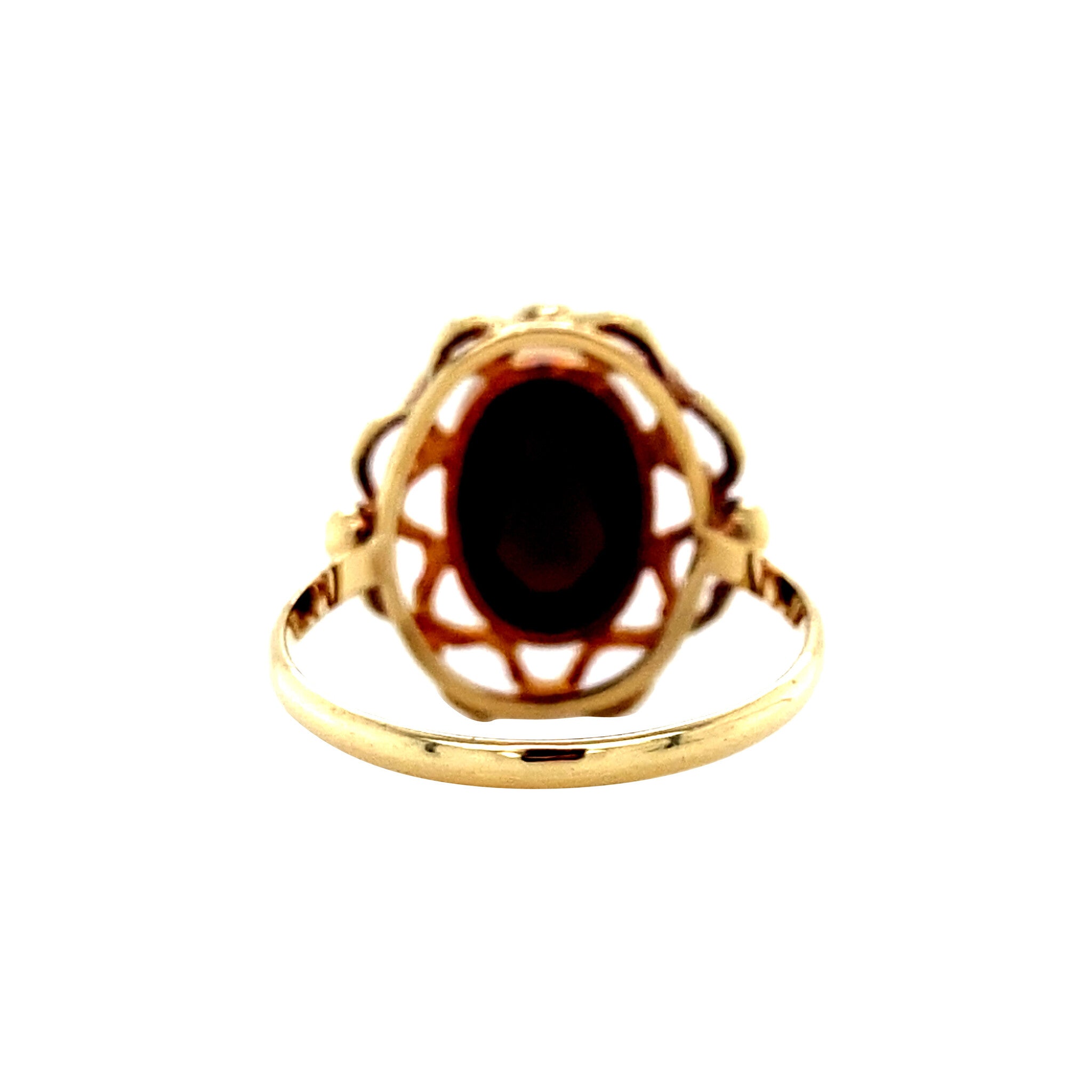 Gold ring with garnet, 14 kt